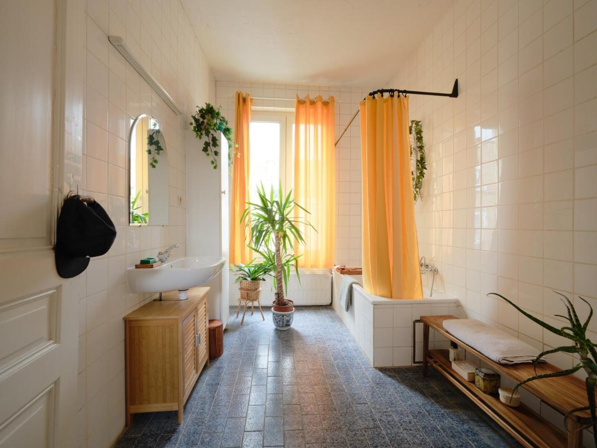 Charming And Spacious House With Leafy Private Garden Close To Historical Center Of * Brussel
