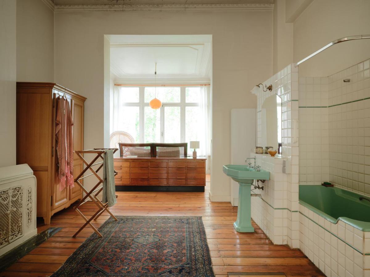 Charming And Spacious House With Leafy Private Garden Close To Historical Center Of Appartement